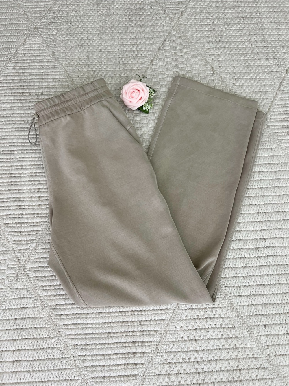 Lululemon Softstreme Woman’s High Rise  Jogger Pants Size 8
